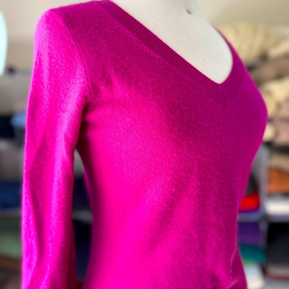 Saks Fuchsia V-Neck Cashmere, M - Picture 1 of 12